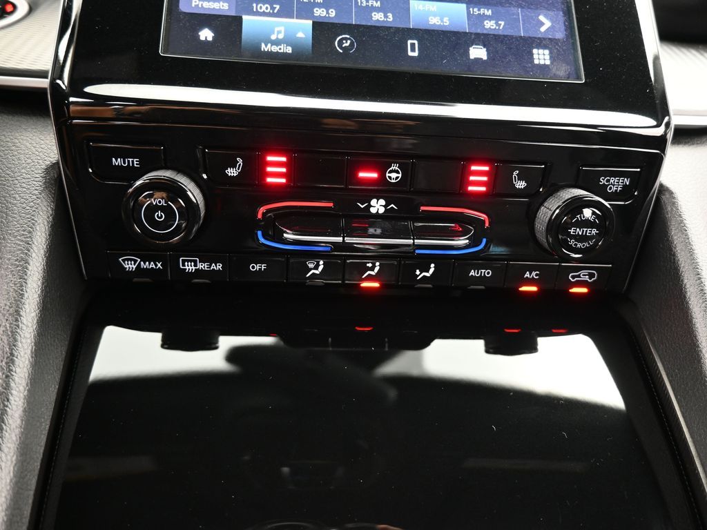 Used 2024 Silver Zynith Jeep Laredo image 25