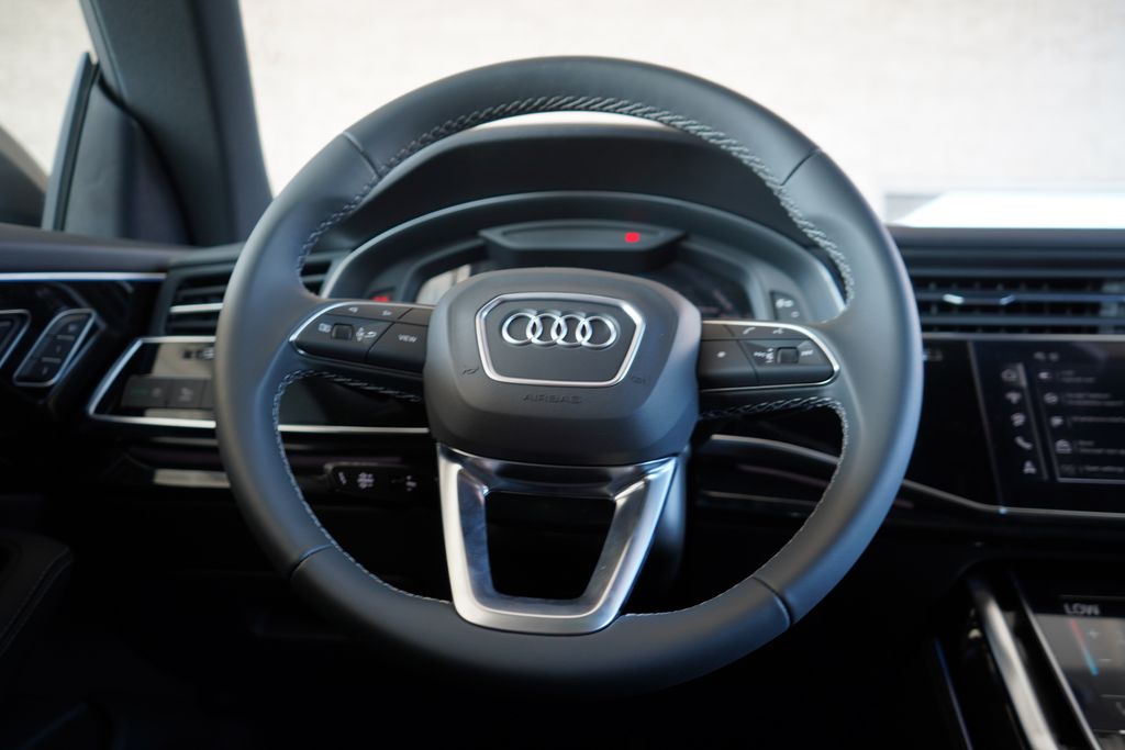 2025 Audi Q8  13