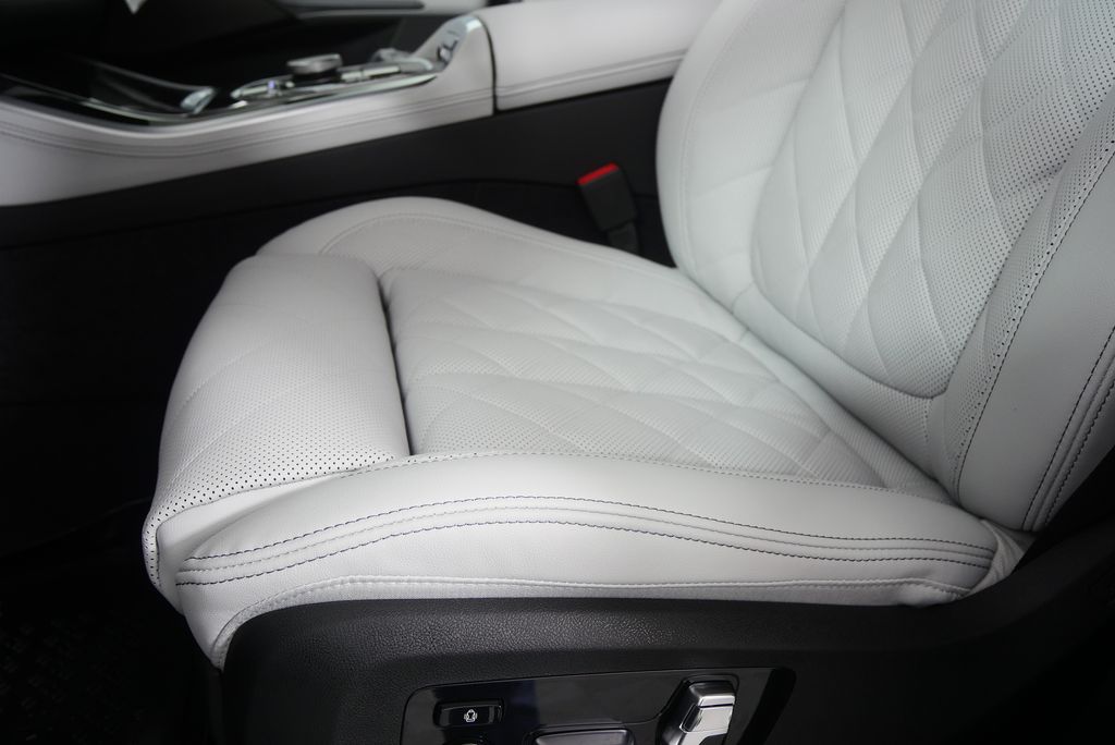 Thumbnail: 2026 BMW X5 - 10