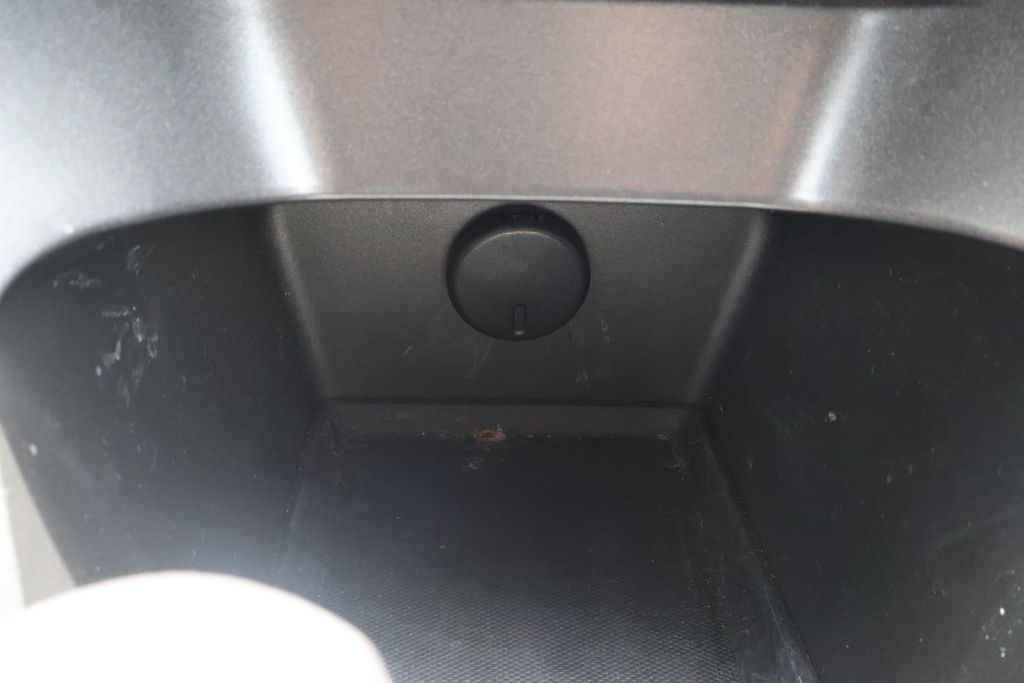 Thumbnail: 2011 Chevrolet Equinox - 24