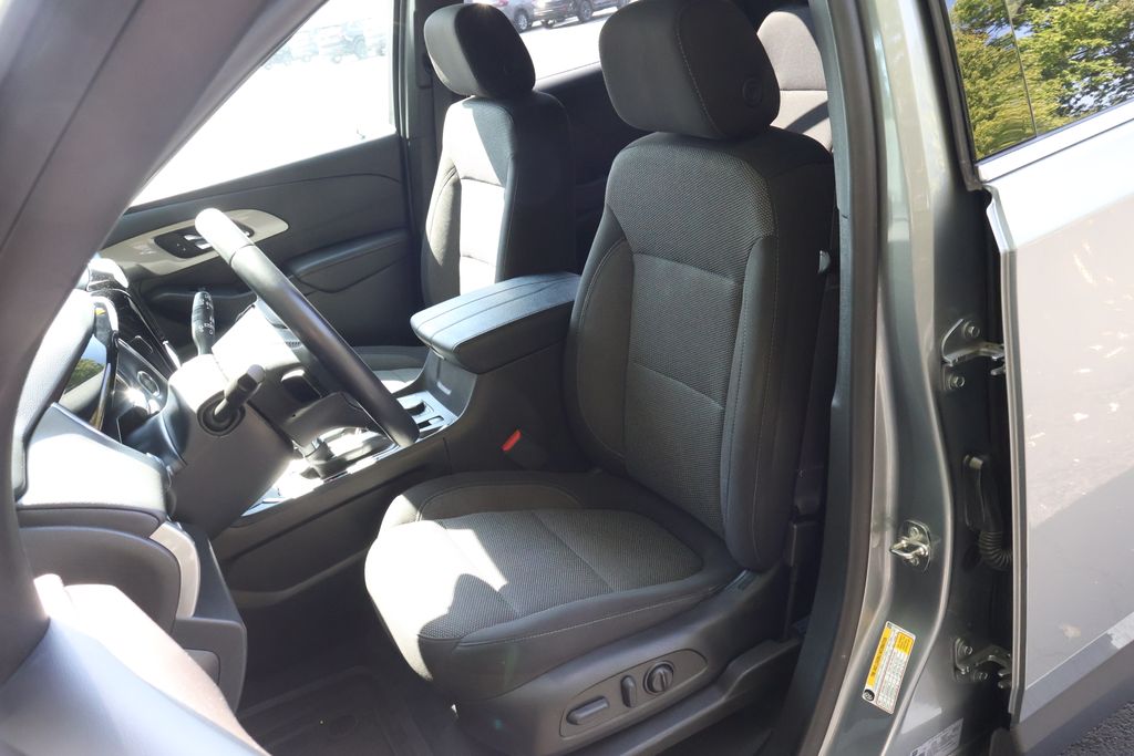 Thumbnail: 2023 Chevrolet Traverse - 32