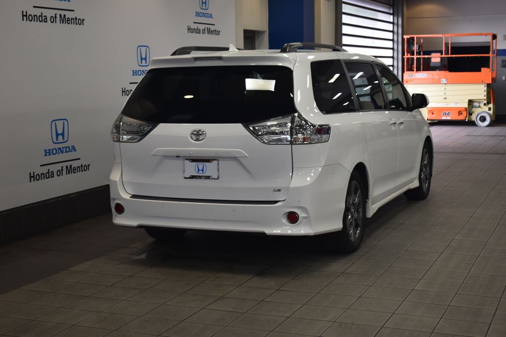 Thumbnail: 2019 Toyota Sienna - 5
