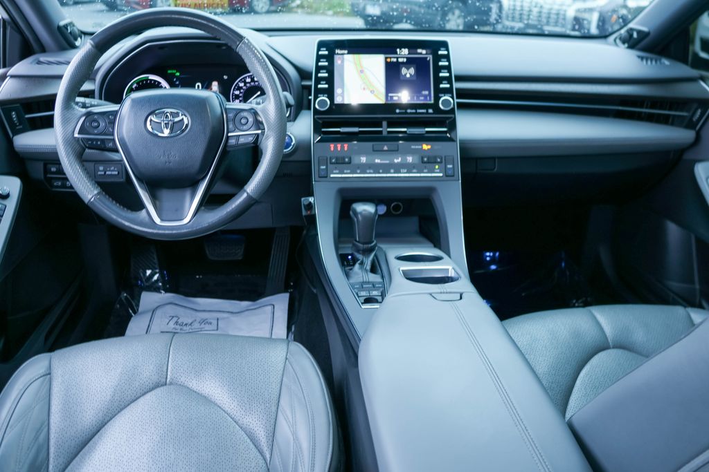 2019 Toyota Avalon Hybrid Limited 28