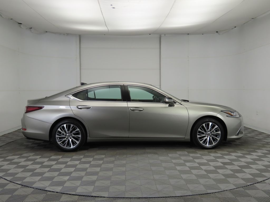 Thumbnail: 2019 Lexus ES - 4