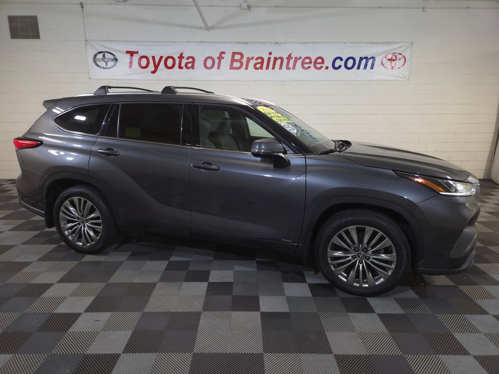 Magnetic Gray Metallic 2023 Toyota Highlander Hybrid Platinum AWD SUV / Crossover All-Wheel Drive Continuously Variable Transmission
