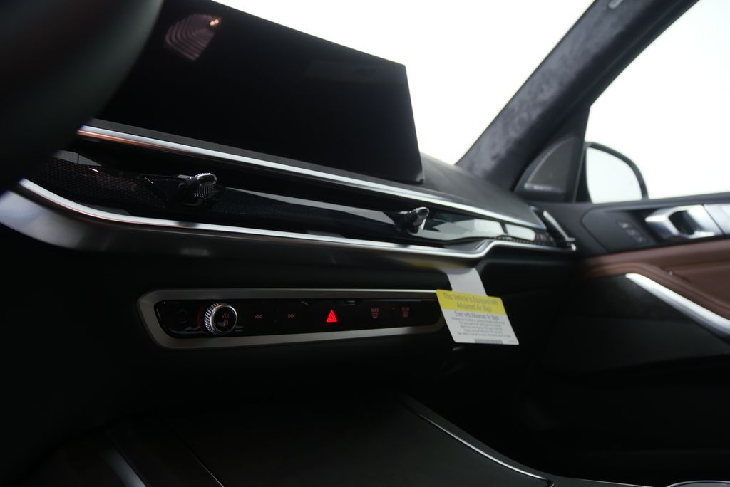 Thumbnail: 2027 BMW X7 - 22