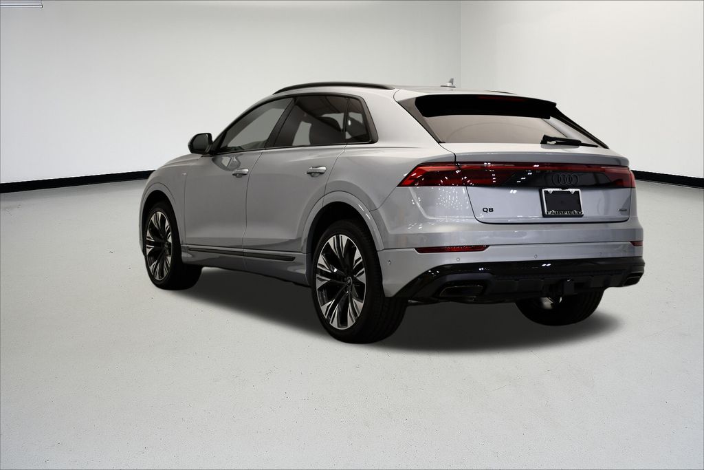 Thumbnail: 2025 Audi Q8 - 3