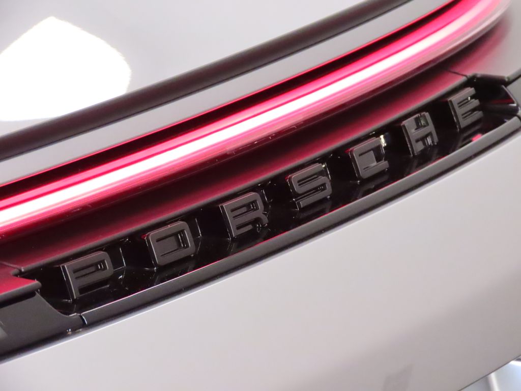 Thumbnail: 2026 Porsche 911 - 12