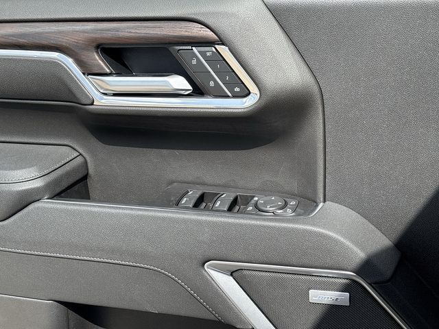 New 2026 White GMC SLT image 21