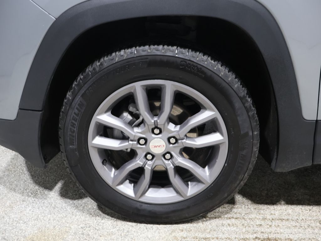 View vehicle photo 7