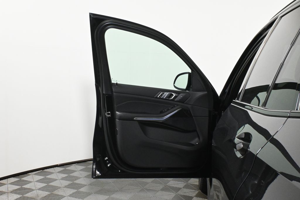 2025 BMW X5 xDrive50e 30