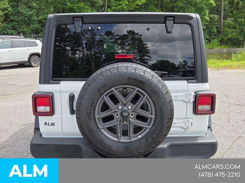 Used 2025 White Jeep Sport S image 13