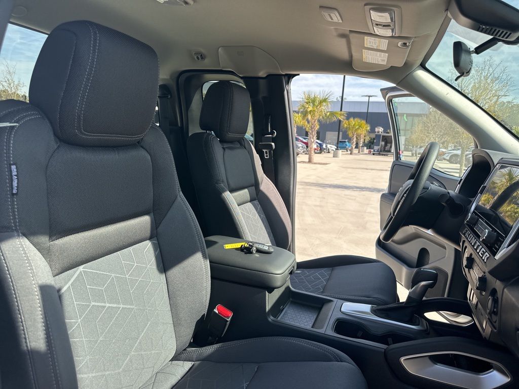 2025 Glacier White Nissan Frontier SV RWD Truck