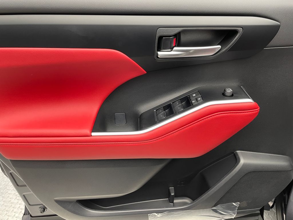 Thumbnail: 2025 Toyota Highlander - 9
