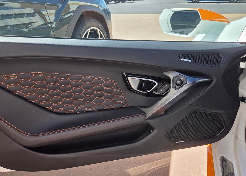 Thumbnail: 2017 Lamborghini Huracan - 10