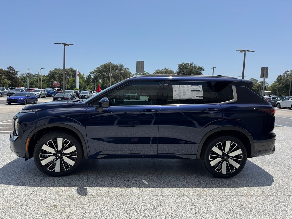2025 Mitsubishi Outlander SEL photo 2