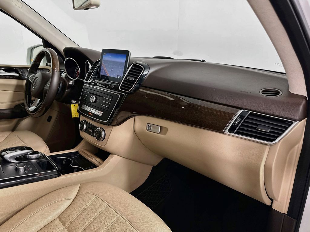 Thumbnail: 2018 Mercedes-Benz GLE - 30