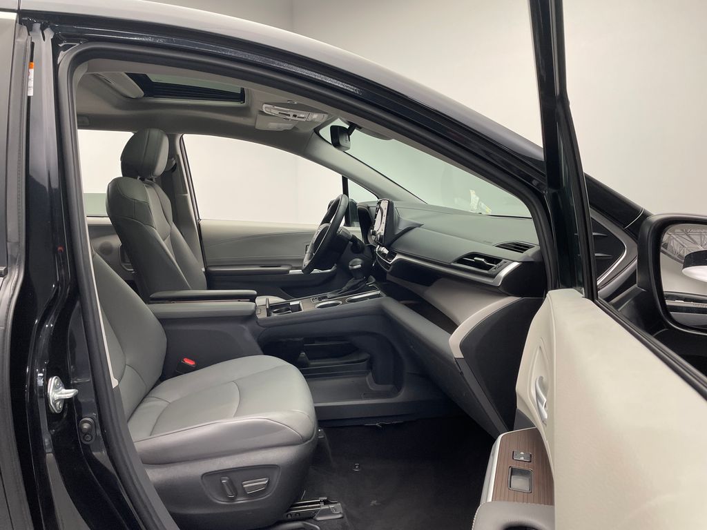 2023 Toyota Sienna XLE 20