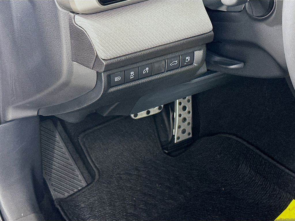 Thumbnail: 2025 Toyota Camry - 10