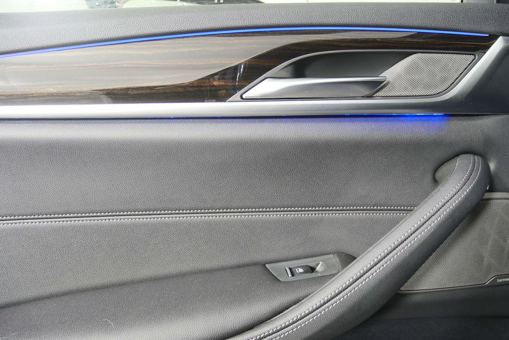 Thumbnail: 2023 BMW 5 Series - 14