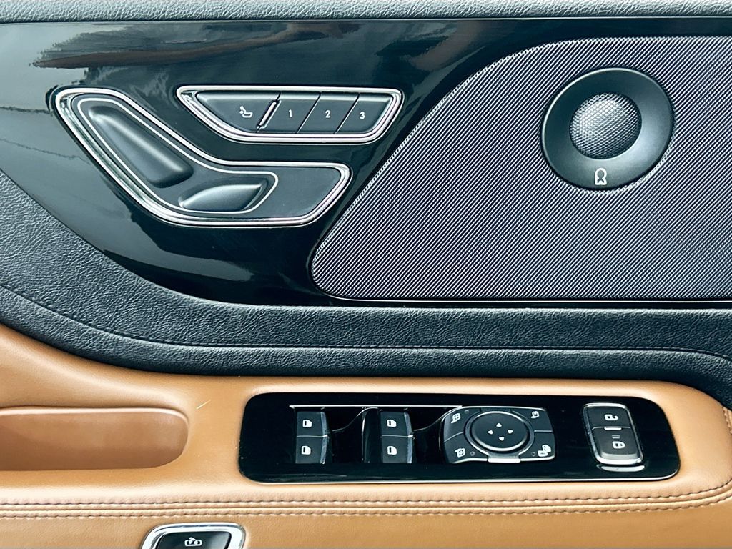 Thumbnail: 2023 Lincoln Aviator - 22
