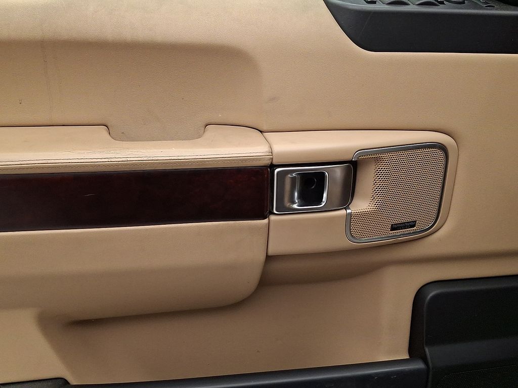 Thumbnail: 2011 Land Rover Range Rover - 13