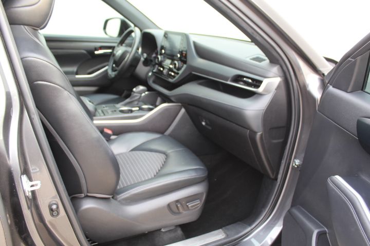 Used Car 2022 Toyota Highlander  Xse For Sale Under $35,000 In Georgetown, Texas