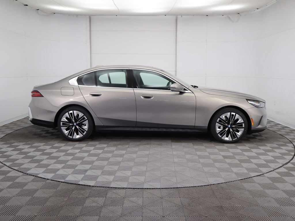 Thumbnail: 2025 BMW 5 Series - 4