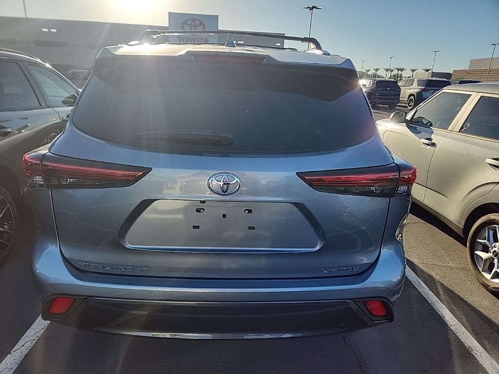Thumbnail: 2023 Toyota Highlander - 6