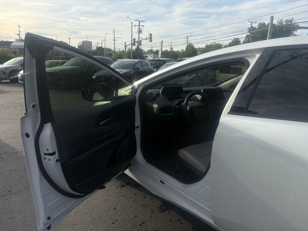 2023 Toyota Prius XLE photo