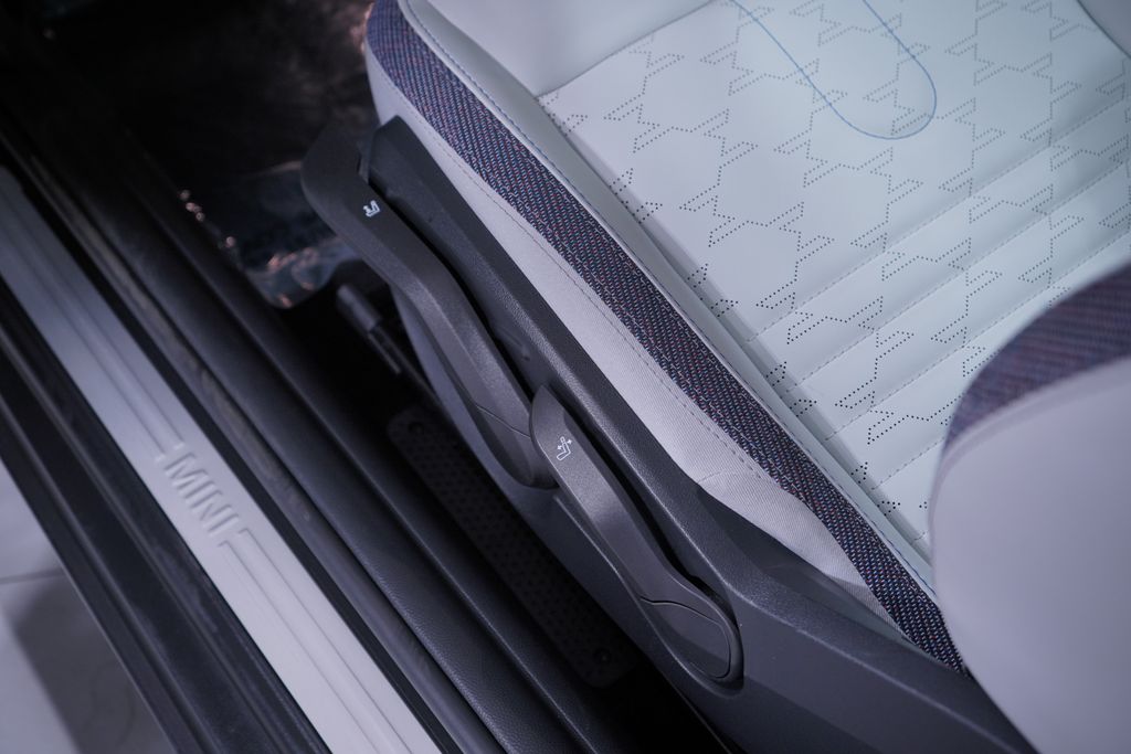 Thumbnail: 2025 MINI Cooper - 14