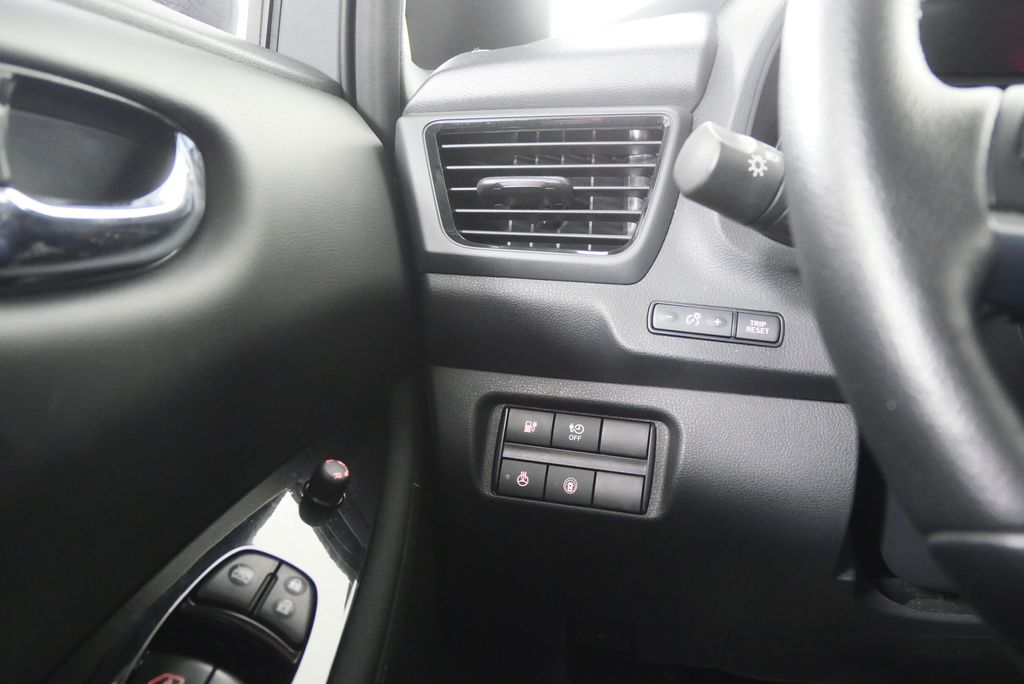 Thumbnail: 2022 Nissan Leaf - 18