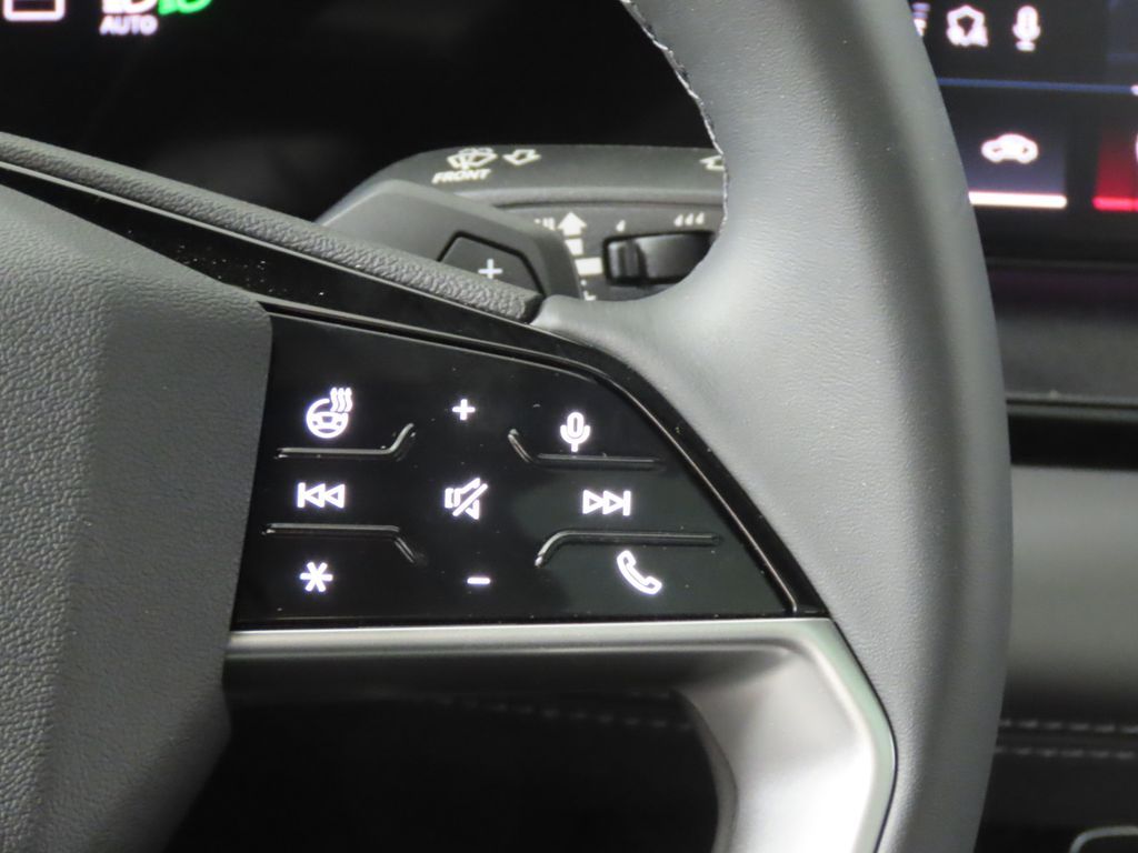 Thumbnail: 2025 Audi Q6 e-tron - 18