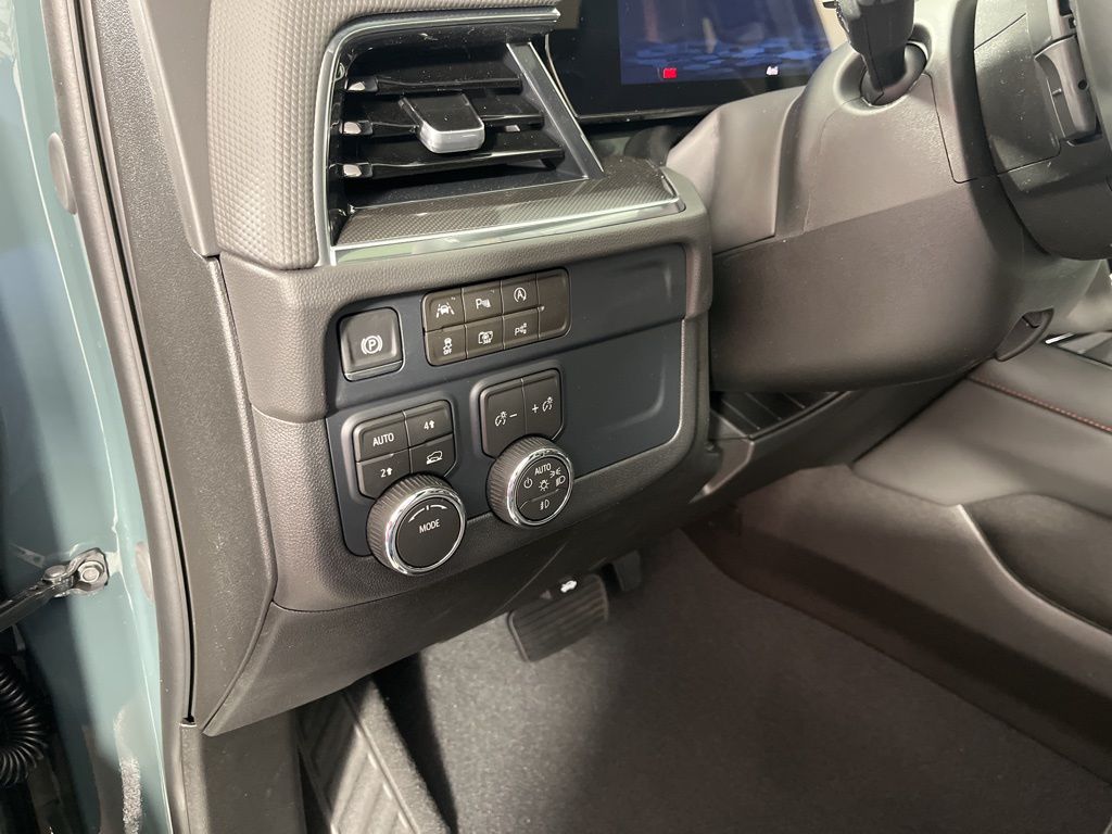 Thumbnail: 2026 Chevrolet Suburban - 27