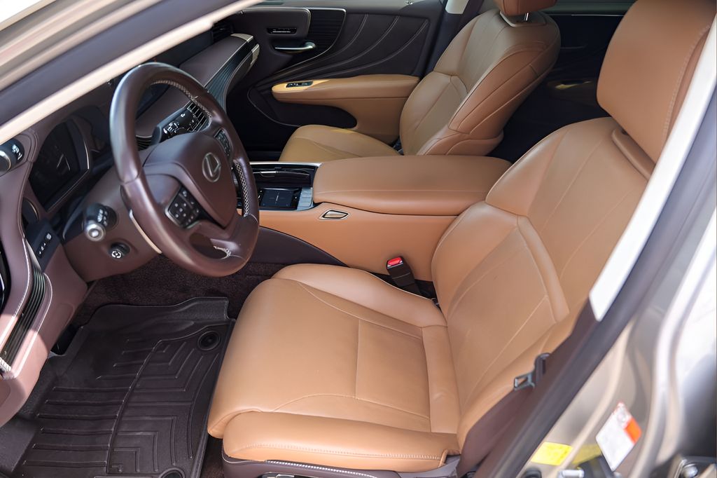 Used 2018 Silver Lexus 500 Base image 9