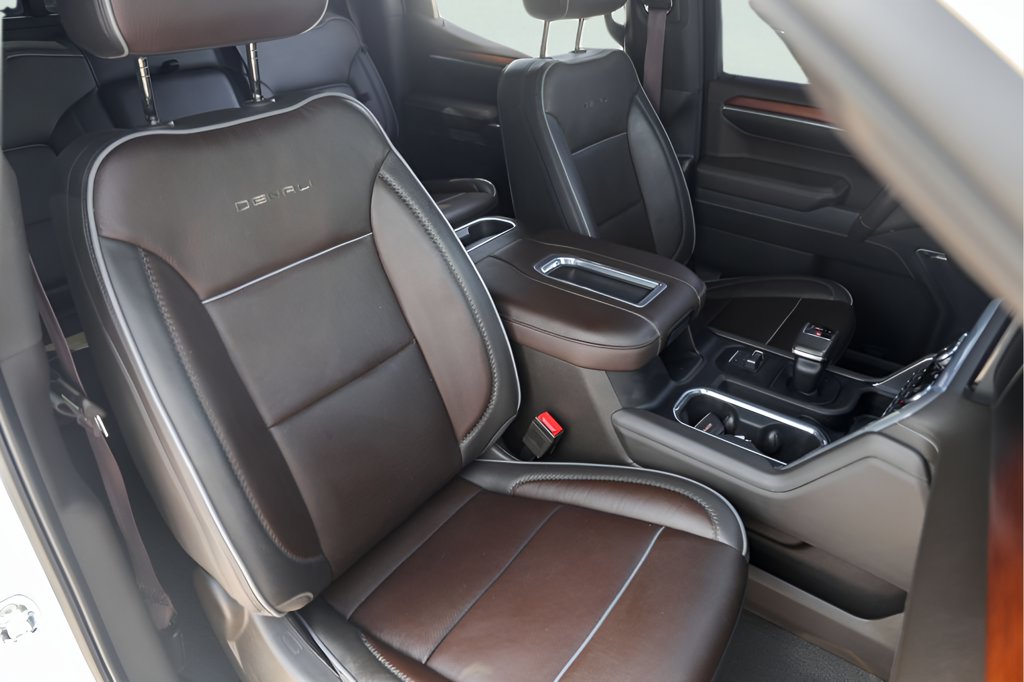 Used 2022 White GMC Denali image 33