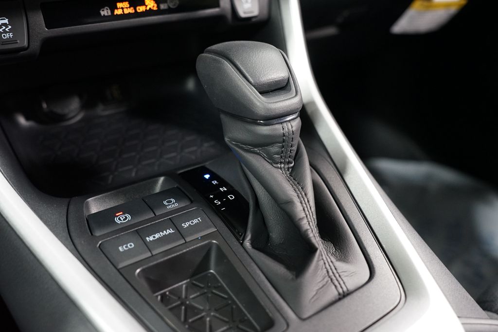 Thumbnail: 2025 Toyota RAV4 - 21