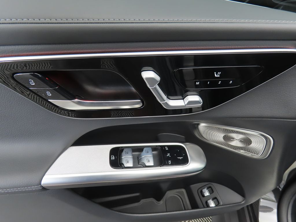 2025 Mercedes-Benz GLC 350 23