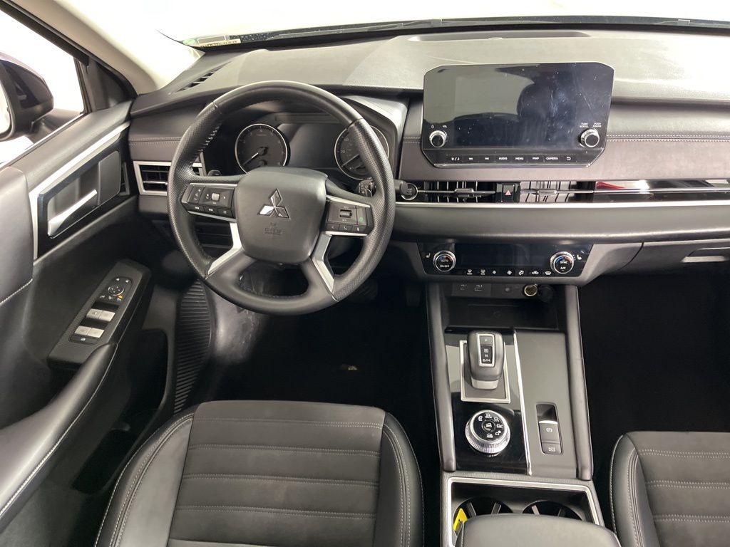 Thumbnail: 2024 Mitsubishi Outlander - 5