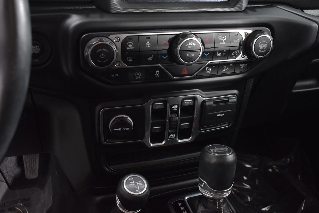 Thumbnail: 2019 Jeep Wrangler - 18