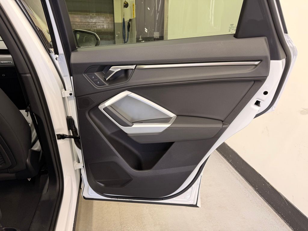 Thumbnail: 2022 Audi Q3 - 25