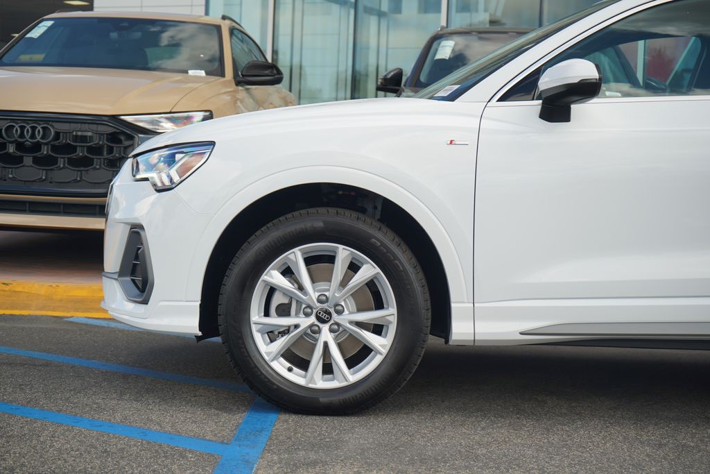 Thumbnail: 2025 Audi Q3 - 2