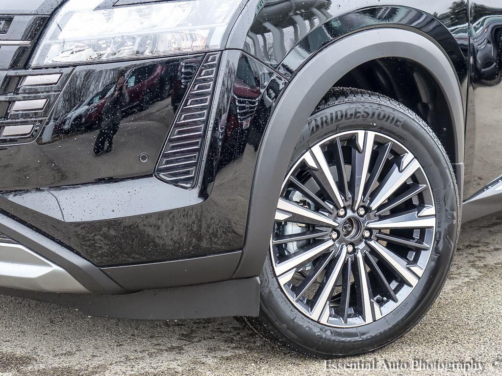 View vehicle photo 5