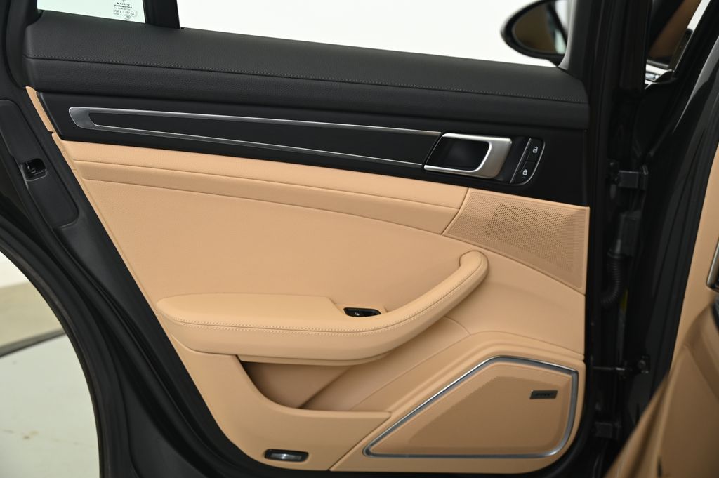 2022 Porsche Panamera Platinum 30