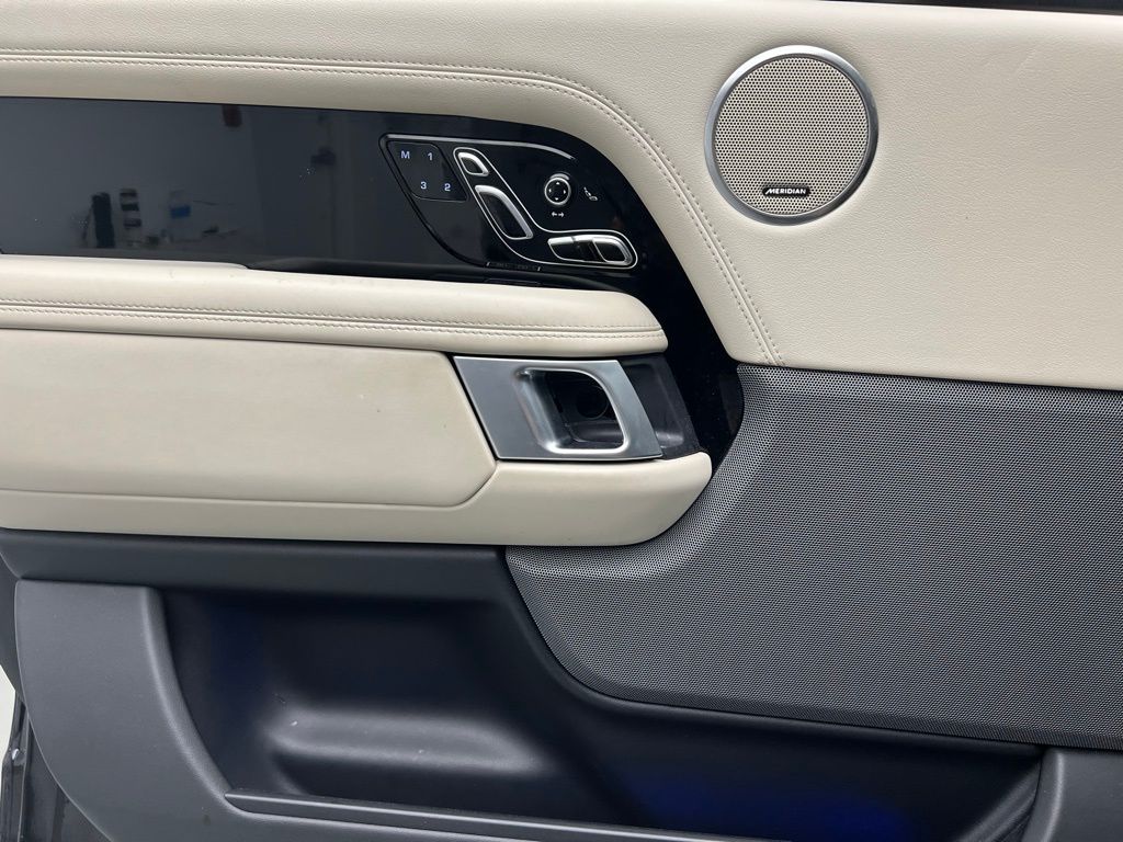 Thumbnail: 2021 Land Rover Range Rover - 21