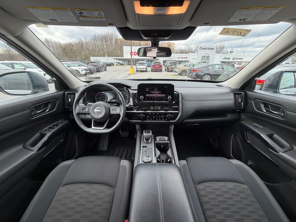 View vehicle photo 7