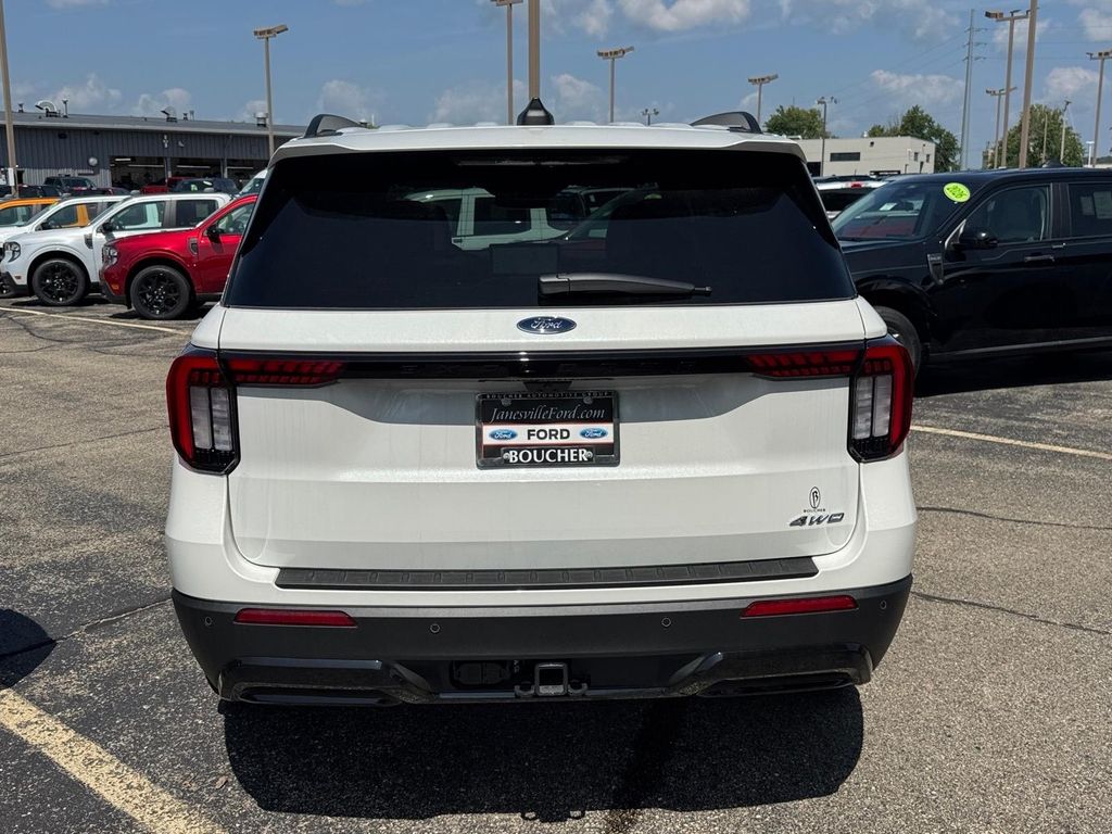 New 2026 Star White Metallic Tri-Coat Ford ST-Line image 5