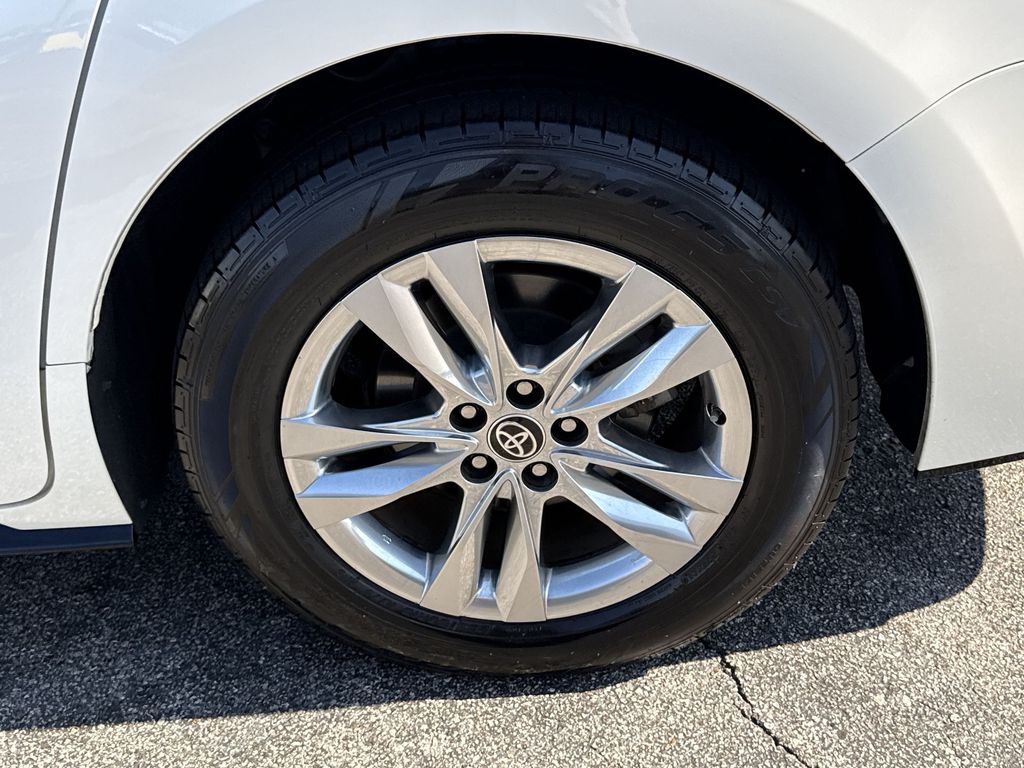 Thumbnail: 2021 Toyota Sienna - 31