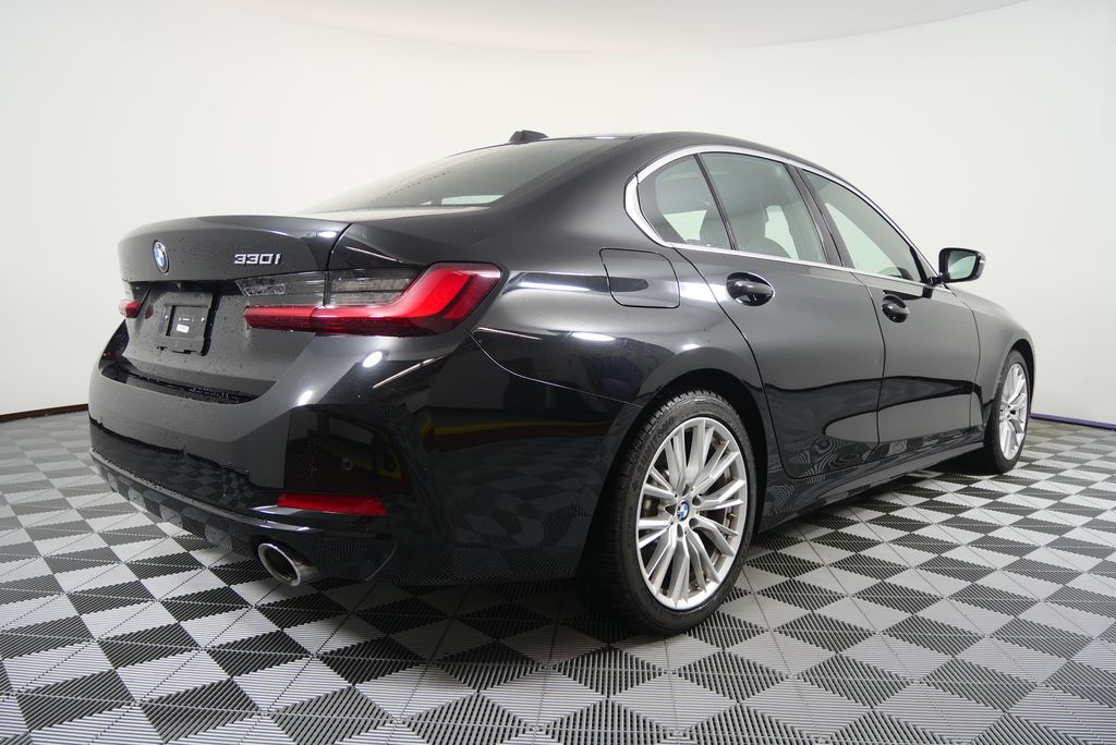 Thumbnail: 2024 BMW 3 Series - 3