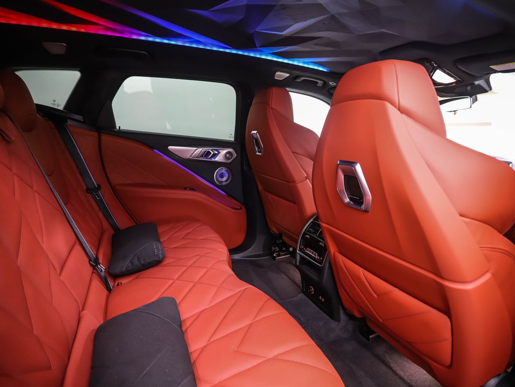 Thumbnail: 2026 BMW XM - 26